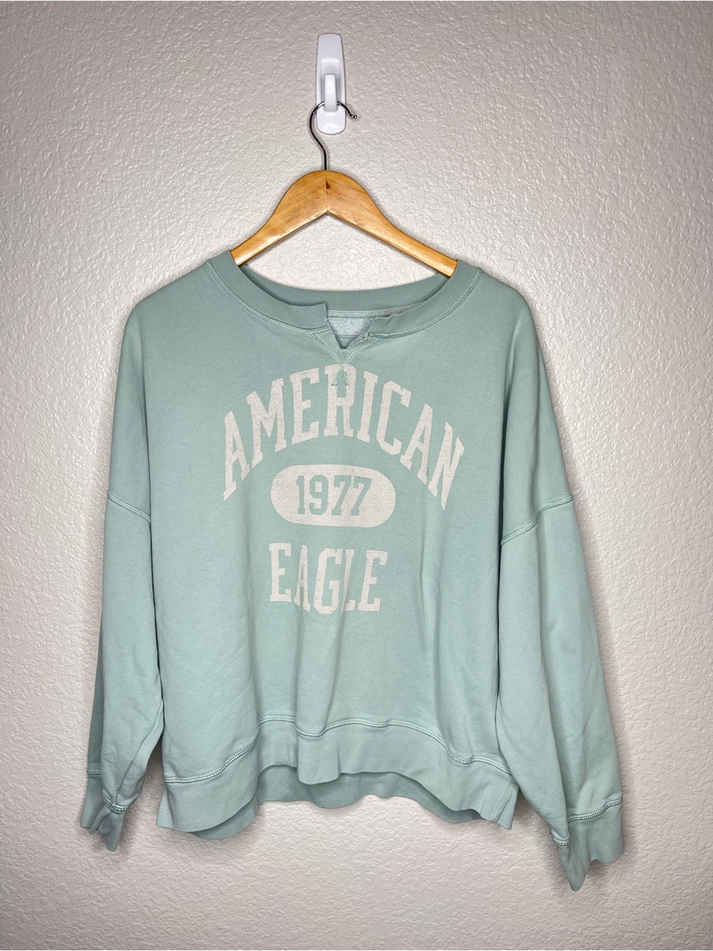 American Eagle Oversized 1977 Graphic Sweatshirt Sage Green Split Neck XL